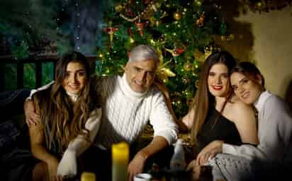 En plataformas. La familia Fernández grabó el clásico tema Blanca Navidad, el cual ya cuenta con un video.