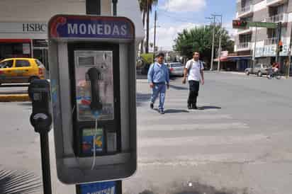 Los teléfonos públicos, además de tener una infraestructura que se vandaliza, necesitan mantenimiento constante. (EL SIGLO DE TORREÓN) 