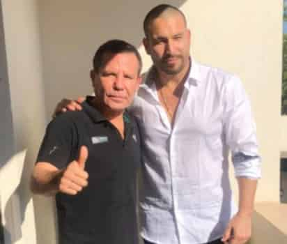 Luego de que el exboxeador Julio César Chávez informara que el actor Rafael Amaya permaneció en rehabilitación en una de sus clínicas en Culiacán, Sinaloa, el actor reapareció enviando un 'saludo especial'. (Especial) 