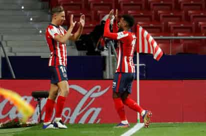 Un gol de Thomas Lemar en el minuto 56, y otro de Marcos Llorente en el 72, dieron el triunfo, los tres puntos y el liderato de La Liga de España al Atlético de Madrid, tras vencer al Valladolid (2-0), en un encuentro en el que el acierto del francés y la salida de Llorente en el segundo acto fueron determinantes. (Especial) 