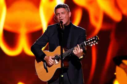 Después de nueve meses sin subirse a un escenario por culpa de la pandemia de la COVID-19, el cantante español Alejandro Sanz volvió a las tablas y ofreció un concierto mundial virtual (ARCHIVO)