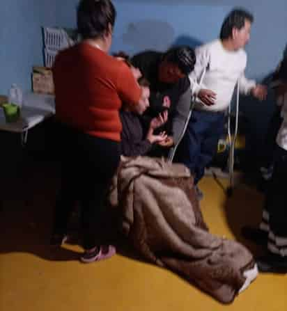 La familia fue atendida en la casa, requiriendo de atención médica especializada la adolescente de 14 años, pero esta se negó a ser trasladada a un hospital.
(EL SIGLO DE TORREÓN)