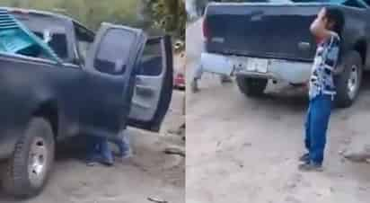 En el material se aprecia a un niño intentar detener a los sujetos que se llevan a la mujer a bordo de una camioneta, mientras que el que graba llora al no poder hacer nada (CAPTURA) 