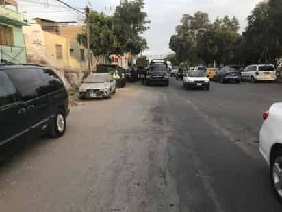 Un joven perdió la vida y uno más resultó lesionado de gravedad, luego de que fueron agredidos a balazos en la colonia Cerro de la Cruz de la ciudad de Torreón. (EL SIGLO DE TORREÓN)