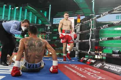 El poder de puños del púgil chihuahuense que inició su carrera boxística en la Laguna, se hizo evidente en el combate. . (Promociones del Pueblo)