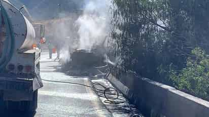 Tras el accidente, la unidad quedó completamente calcinada con pérdida total, donde por fortuna el conductor solo resultó lesionado.

