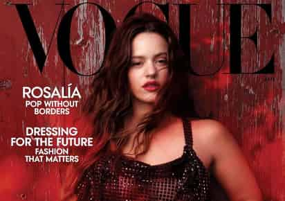 La cantante española Rosalía, protagonista de la edición de la revista Vogue de enero de 2021 con una sensual foto de portada en la que luce un vestido semi-transparente, habló con la 'biblia de la moda' sobre el nuevo álbum que ha podido preparar gracias al aislamiento forzado por la pandemia.  (ESPECIAL) 