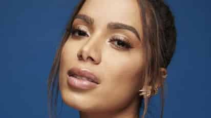 Anitta, la reina brasileña del pop, reveló en una serie documental sobre su carrera que fue víctima de una violación a los 14 años por parte de su novio en la época, cuya identidad no reveló pero al que se refirió como una persona muy autoritaria.  (ESPECIAL) 