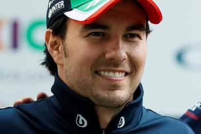 Sergio 'Checo' Pérez, recientemente firmado por Red Bull Racing para correr en 2021, estuvo en la lista de los deportistas mexicanos mejores pagados del mundo, según la revista Forbes. (ARCHIVO)