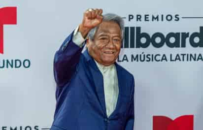 'Armando Manzanero está bien, bien, bien y hasta el momento no presenta ningún síntoma', informa su esposa Laura Elena Villa, al expresar la alegría que siente por saber que el cantautor está reaccionando favorablemente al tratamiento. (ARCHIVO) 