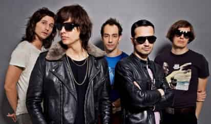 Tomó dos décadas que The Strokes recibieran su primera nominación al Grammy y su vocalista principal, Julian Casablancas, apuesta a que se irán con las manos vacías.  (ESPECIAL)  
