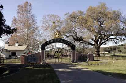 El hombre de negocios considera que la propiedad de 1,092 hectáreas (2,700 acres) en Los Olivos, cerca de Santa Barbara, es una oportunidad de inversión en bienes raíces, dijo el jueves su portavoz en un correo electrónico.
(AP)