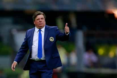 Miguel Herrera, recientemente cesado por el América, mencionó que ya le han llegado algunas ofertas para seguir dirigiendo. (ARCHIVO)