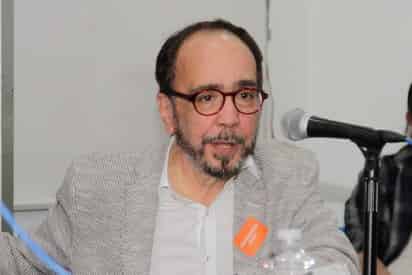 Como un hombre de letras, un crítico notable, gran editor, buen amigo y un maestro sin pretensiones, escritores, amigos y lectores describen al crítico literario y escritor Juan José Reyes, quien murió ayer lunes de manera sorpresiva, a los 65 años. (ARCHIVO)