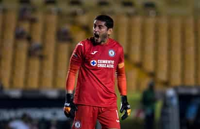 A unos días de que Cruz Azul debute ante Santos, hay muchas dudas, iniciando en su banquillo. (EFE)