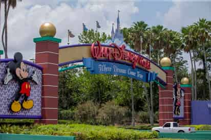 Disney World regalará a sus visitantes dos días en la estancia de sus hoteles y parques. (ARCHIVO)