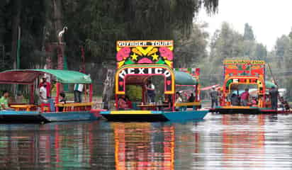 El sobrino del hombre que lo acompañaba, intentó pedir ayuda al ver que su tío se ahogaba en los canales de Xochimilco, pero no obtuvo respuesta (ESPECIAL) 