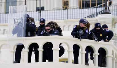 Al menos una persona ha sido herida de bala en el asalto de los manifestantes a favor de Trump en el Congreso estadounidense, según confirmaron fuentes de los servicios de emergencia al canal local del Distrito de Columbia de Fox. (AGENCIAS) 