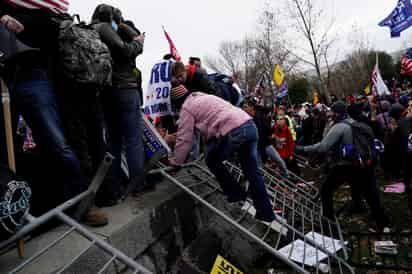 Cuatro personas murieron este miércoles durante el asalto al Capitolio de Estados Unidos por simpatizantes del presidente saliente Donald Trump. (EFE)