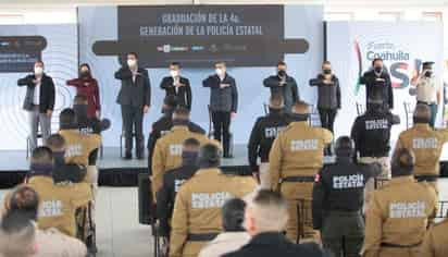 El gobernador presidió la cuarta graduación de la Policía Estatal.