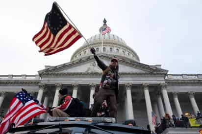 Los principales diarios estadounidenses coincidieron este jueves en responsabilizar al presidente saliente, Donald Trump, de la violencia de este miércoles en el Congreso, por haber incitado a sus seguidores con falsedades sobre un fraude electoral que no se sustenta, y pidieron su salida del cargo. (ARCHIVO) 
