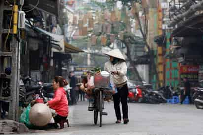 Vietnam limitará severamente los vuelos de llegada al país hasta después la festividad del Tet (el año nuevo lunar vietnamita que este año se celebrará el 12 de febrero) al detectarse nuevas variantes de la COVID-19 en otros países. (EFE)