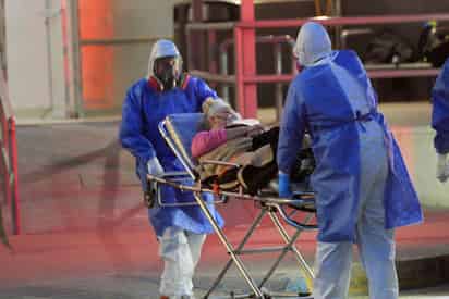 La Organización Mundial de la Salud (OMS) notificó hoy 14,718 muertes por COVID-19 en las últimas 24 horas a nivel global, con lo que los decesos que se le han notificado han llegado a los 2,001.773, a un año del brote de coronavirus que en ese momento todavía se limitaba a China. (ARCHIVO)