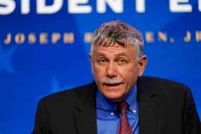 Eric Lander, nombrado por el presidente electo estadounidense Joe Biden como director de la Oficia de Políticas de Ciencia y Tecnología, habla en un evento en el teatro The Queen en Wilmington, Delaware, el sábado, 16 de enero del 2021. (AP Foto/Matt Slocum)
