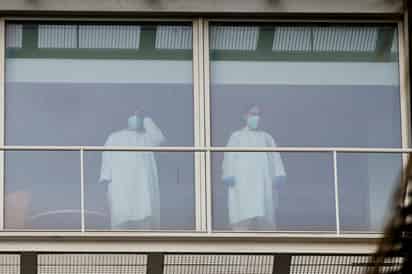 España notificó este martes 34,291 nuevos positivos por coronavirus desde el lunes, que elevan los contagios desde el inicio de la pandemia hasta los 2,370.742 y supone un nuevo aumento de la incidencia acumulada hasta los 714.21 casos por cada 100,000 habitantes, 25 más que ayer. (ARCHIVO) 