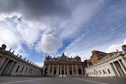 El Vaticano condenó hoy al expresidente del Instituto para las Obras de Religión (IOR), el banco de la Santa Sede, Angelo Caloia, y a su abogado, Gabriele Liuzzo, acusados de apropiación indebida y blanqueo de capitales. (ARCHIVO) 