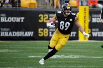 Vance McDonald, ala cerrada de los Acereros de Pittsburgh, anunció ayer su retiro de los emparrillados de la NFL. (AP)