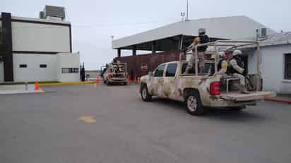 Las dosis que llegaron al aeropuerto internacional de Piedras Negras serán destinadas para iniciar con la aplicación de la segunda dosis al personal de salud de primera línea de batalla contra el COVID-19.