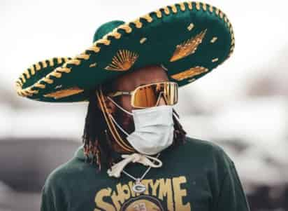 El corredor de Green Bay, Aaron Jones suele llegar a los partidos utilizando un sombrero de charro, a través de un video, el jugador estelar de la NFL, cuenta a través d euna entrevista publicada por la institución deportiva, que creció en El Paso, rodeado de una cultura hispana, “es manera de representar mi ciudad en todo lugar que vaya. Estoy llevando a esa gente conmigo.” asegura. (ESPECIAL/ ESPN)