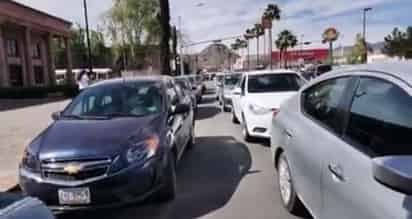 Un grupo de conductores de InDriver, DiDi y Uber se manifestaron el día de hoy en Saltillo, con el objetivo de denunciar la “cacería”, de la que han sido víctimas tanto por parte de elementos de Policía Estatal y Municipal. (EL SIGLO DE TORREÓN)