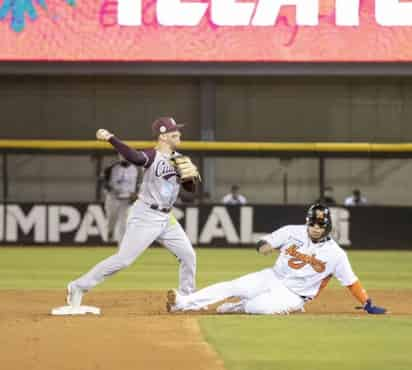 Tomateros y Naranjeros han ofrecido estupendos juegos en esta final que ha resultado muy pareja. (ESPECIAL)