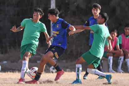 Fue un partido intenso, sobre todo en la zona de medio campo. (Cortesía) 