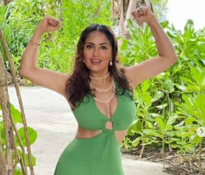 Este fin de semana la actriz mexicana Salma Hayek cautivó a sus más de 17.2 millones de seguidores en Instagram desde una alberca. (Especial) 