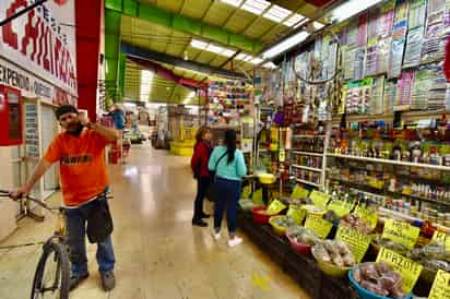 Se ha detectado que algunos mercados de la ciudad permiten el acceso a clientes sin cubrebocas. (ÉRICK SOTOMAYOR)