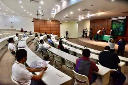 Ayer se llevó a cabo la entrega de reconocimientos al primer, segundo y tercer lugar de cada una de las áreas de conocimiento, con la participación de estudiantes de nivel medio y superior.