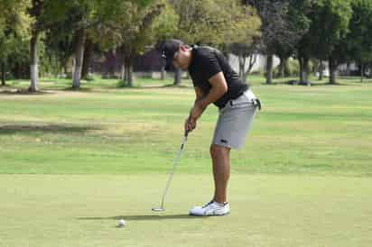 La mayoría en este tipo de torneos, se ganan arriba del green con el putt, donde golfistas participantes buscan dar su máximo esfuerzo. (ARCHIVO)