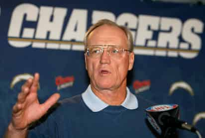 Marty Schottenheimer, quien tenía Alzheimer, es el octavo coach con más victorias de temporada regular en la NFL, pero nunca pudo sobresalir en la postemporada. (ARCHIVO)