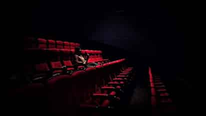 Más del 55% de los cines mexicanos permanecen cerrados por la crisis de la COVID-19 mientras crecen los rumores de cierres definitivos de salas de las dos principales cadenas del país, Cinépolis y Cinemex. (Especial) 