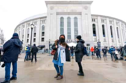 Los estadios de Nueva York, que han empezado a abrir sus puertas para acelerar la campaña de vacunación contra la COVID-19, empezarán a retomar su actividad tradicional de albergar conciertos de música y competiciones deportivas a finales de febrero, anunció este miércoles el gobernador Andrew Cuomo. (ESPECIAL)