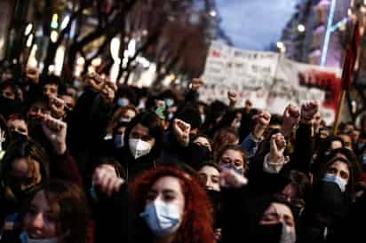 El Parlamento griego aprobó este jueves la controvertida nueva ley universitaria, que prevé crear brigadas permanentes de policías en los campus y limitar el número de admisiones de alumnos. (EFE) 