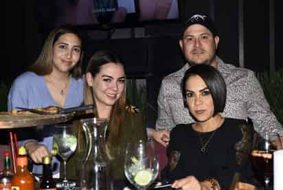 Martha Román, Fernando Madero, Luisa Villarreal y Ana Reyes. (EL SIGLO DE TORREÓN / Jesús Galindo)