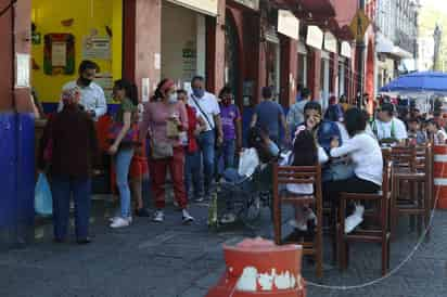 Algunas personas no atribuyeron su visita al festejo del 14 de febrero. (AGENCIAS) 