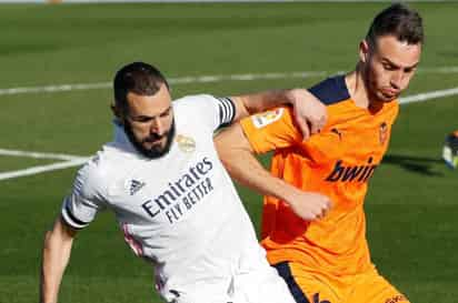 El Real Madrid confirmó su buena línea y logró su tercer triunfo consecutivo en LaLiga Santander, ante el Valencia (2-0), gracias a los tantos del francés Karim Benzema y el alemán Toni Kroos. (Agencia) 