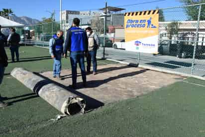 El Municipio realizó ayer el acto de renovación de una cancha con pasto sintético en la Línea Verde. (JESÚS GALINDO)