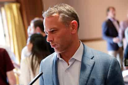 Jed Hoyer, presidente de operaciones de los Cachorros de Chicago, dijo que será poco realista que los tres estelares Kris Bryant, Anthony Rizzo y Javier Báez se queden en el equipo al finalizar la temporada. (ARCHIVO)