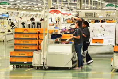 De acuerdo con el Banco Mundial, México tuvo un avance en equidad de género, pero en áreas como salarios quedó sin cambios. (EFE) 